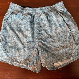 Lululemon 5” Pacebreaker lined shorts - blue patterned, Large